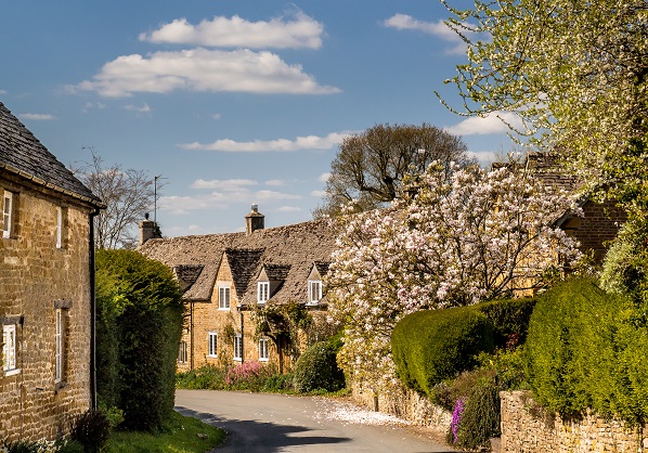 cotswolds village - 347557199